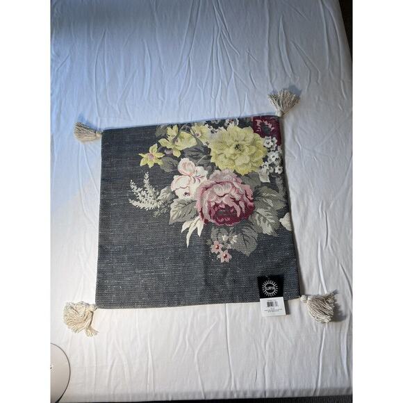 Surya Pillow Covers NWT 22x22 Set Of 2 Muted Floral Cottage BOHO tasseled Zip - Picture 4 of 8